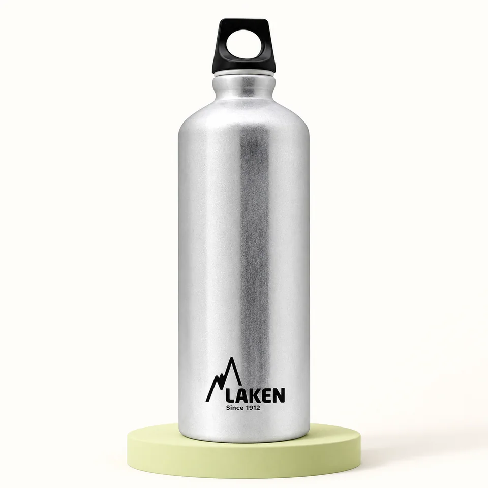 LAKEN — bouteille aluminium argentée 750 ml — Une bouteille montrée ; quantité commerciale à vérifier sur l’offre en raison d’un champ contradictoire.