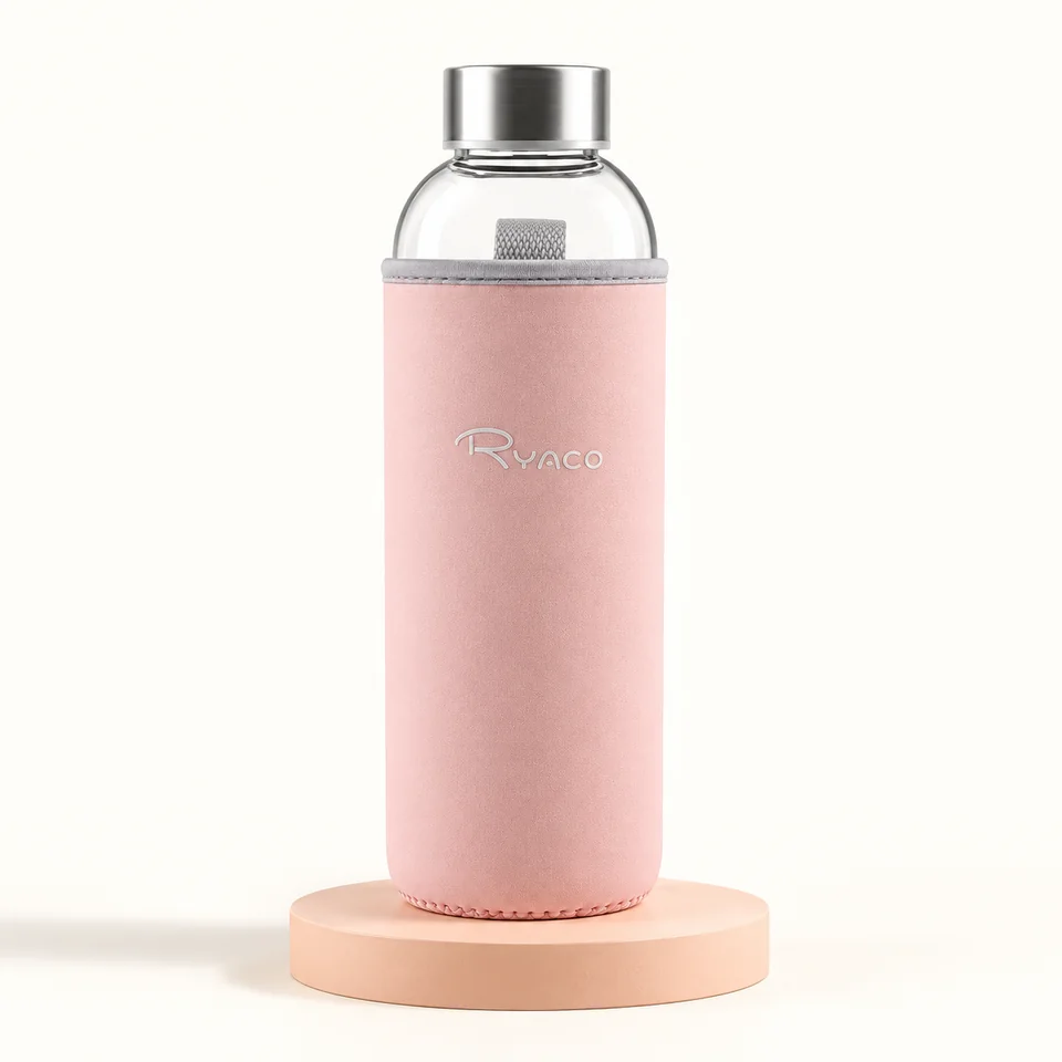 Ryaco — gourde verre rose 550 ml — Bouteille vide avec manchon rose ; seconde vue et brosses non représentées.