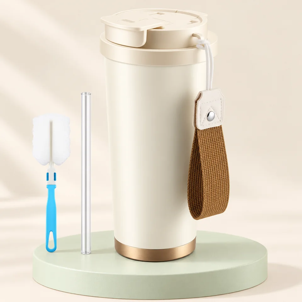 Zosenyer mug crème avec paille — Mug crème, dragonne, paille et brosse visibles.